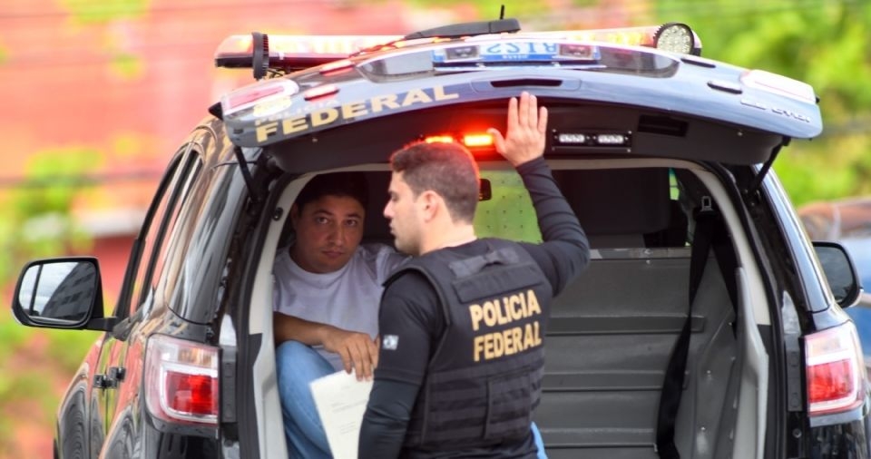 Clio sendo preso pela PF em 2021, em Operao contra desvios da Sade de Cuiab