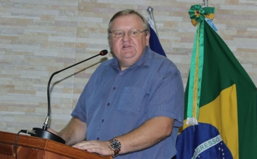 Ex-prefeito de municpio com 20 mil habitantes  alvo de ao por compra de 15 mil trofus