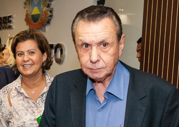 Casal Carlos e Tet Bezerra denuncia chantagem e nega estar devendo R$ 6 milhes para agiota