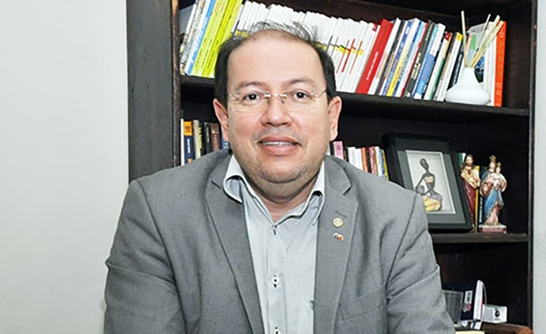 Advogado Carlos Naves