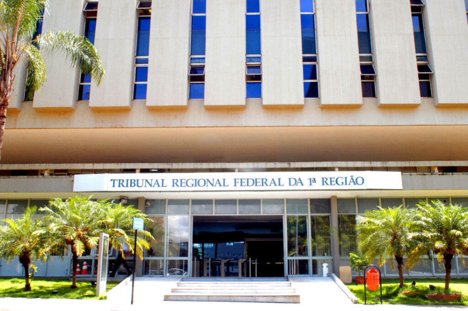 TRF divulga edital de concurso para cargos de analista e tcnico judicirio, com salrios entre R$ 8,5 mil e R$ 16 mil