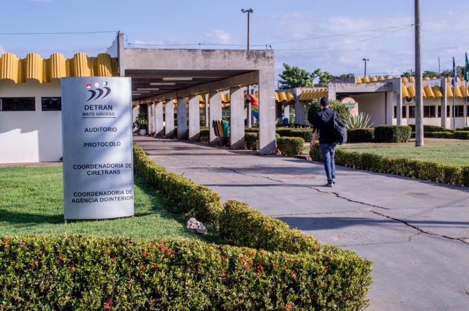 Justia condena servidor do Detran que fraudou dados para no pagar transferncia de veculo