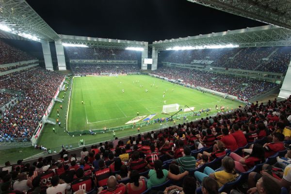 Juiz concede liminar e setores open bar do jogo entre Flamengo e Vasco no tero meia-entrada