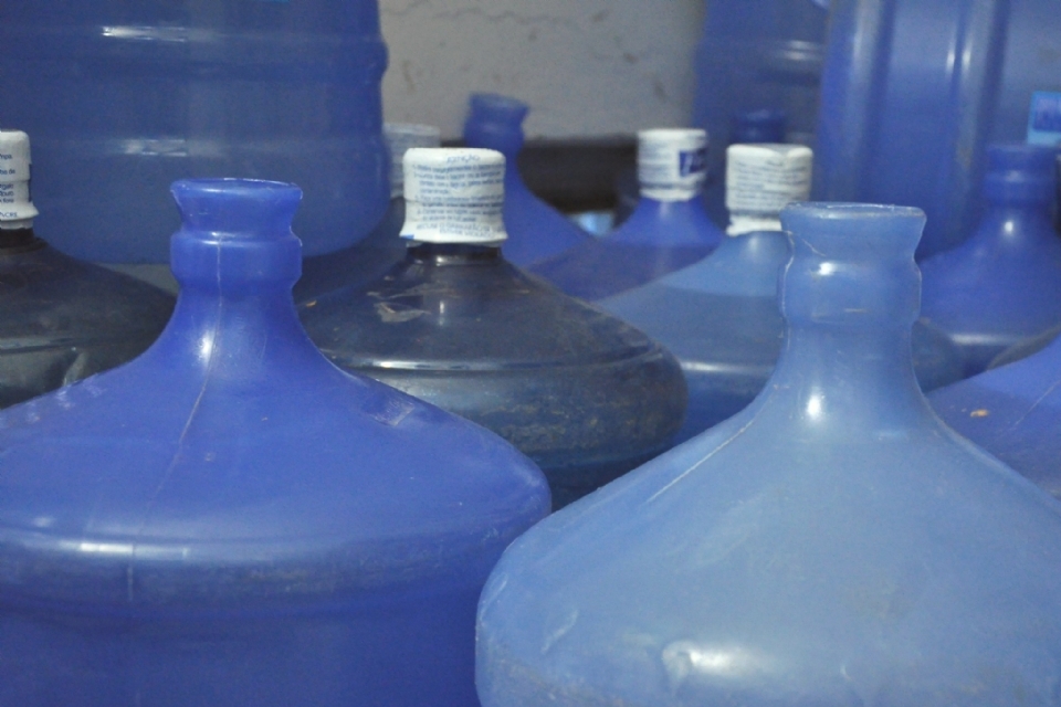Acordo mediado pelo MPE d fim  'guerra dos garrafes' travada entre empresas de gua