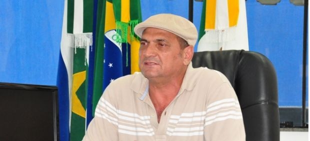 Ex-prefeito que contratou empresa de telefonia para servios de malha viria  condenado em R$ 895 mil