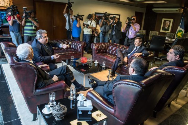 Pedro Taques reunido com dirigentes das poderes constitudos do Estado, no Palcio Paiagus