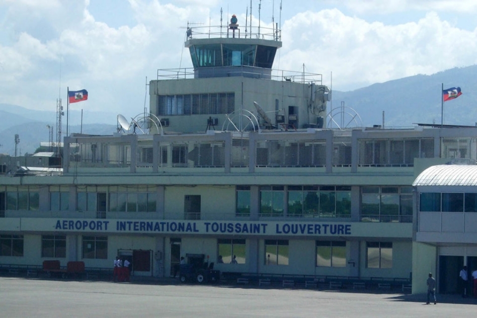 Defensoria cobra R$ 1,3 milho de empresa que deu 'calote' em voo fretado do Haiti para o Brasil