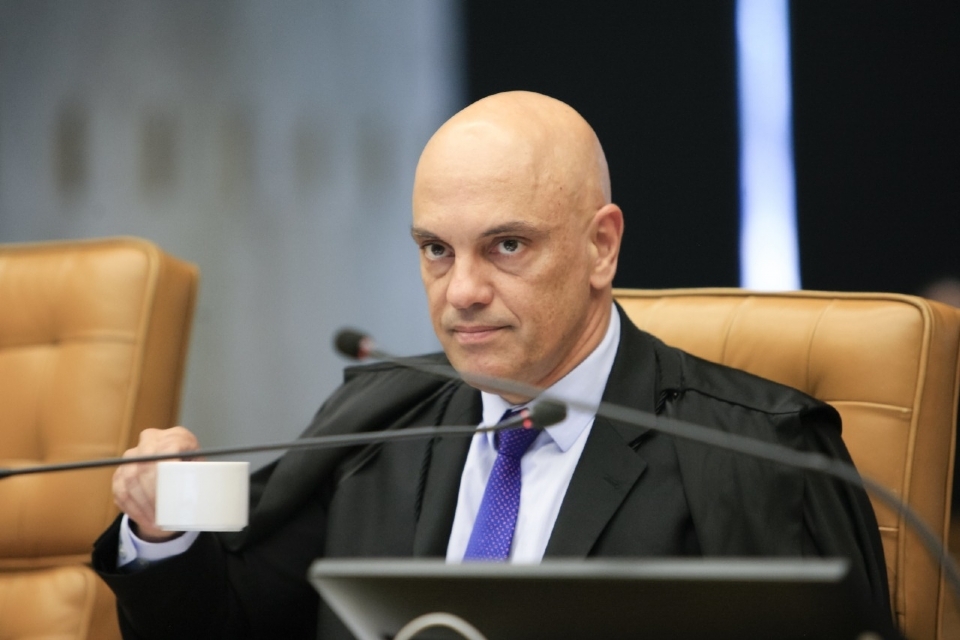 Pai e filha denunciados no 8 de Janeiro tentam acordo para fim de aes penais; Moraes nega