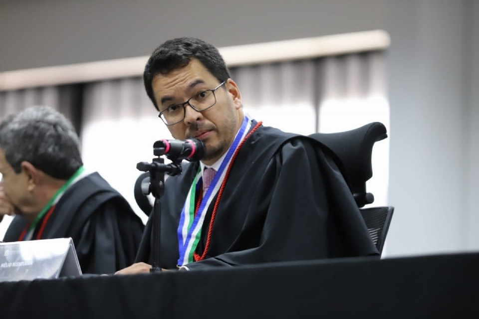Desembargador que atuou como advogado de Mauro Mendes extingue pedido de Emanuel questionando imparcialidade