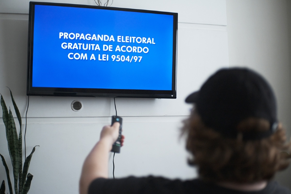 Propaganda eleitoral para o 2 turno  permitida a partir desta segunda; horrio na TV retorna sexta