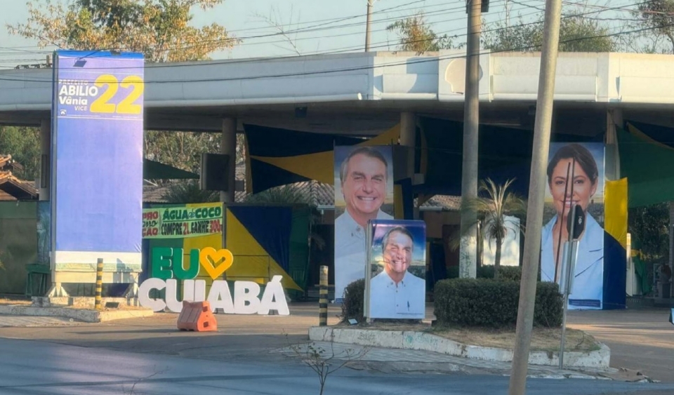 Justia manda Ablio retirar de comit propaganda com imagens de Bolsonaro e Michelle