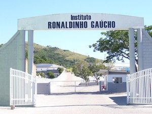 TCE aponta desvio de R$ 1,6 milho em contrato com Instituto Ronaldinho
