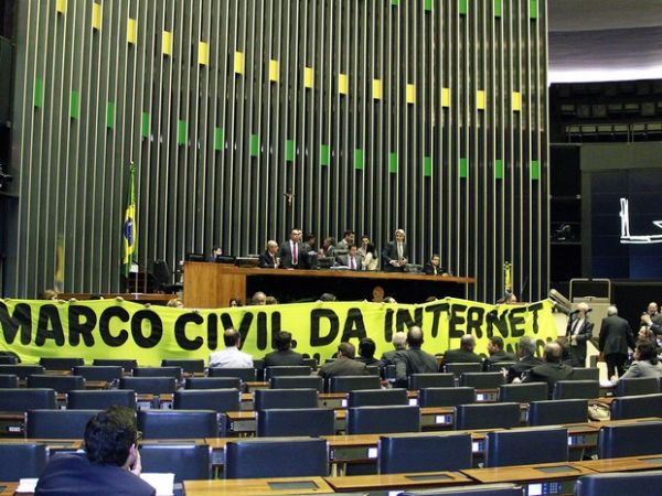 Cmara aprova o Marco Civil da Internet; entenda o que isso significa