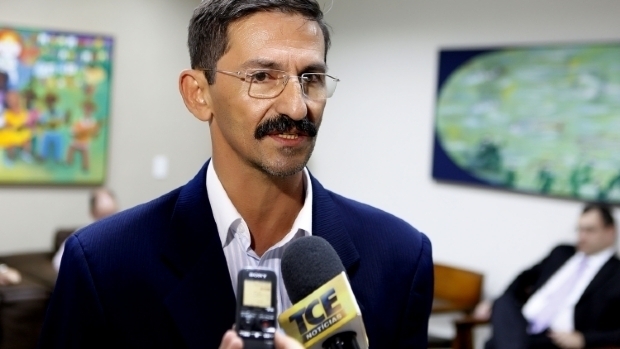 Juiz livra ex-prefeito de bloqueio em ao por irregularidade valorada em R$ 7,5 milhes