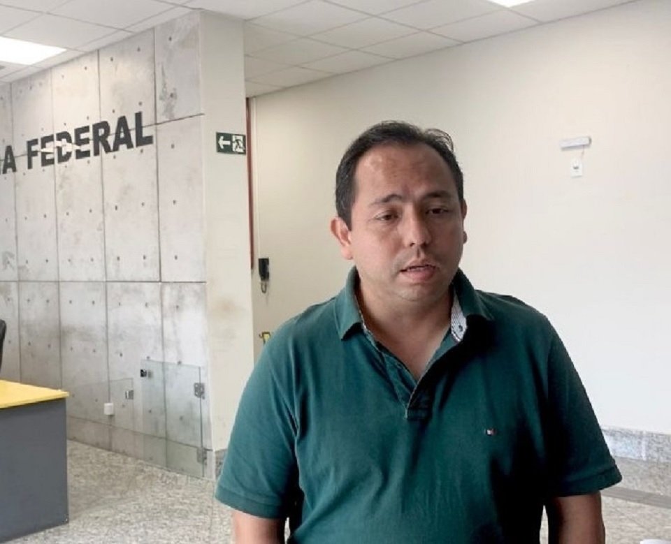 Justia suspende publicao de candidato ligado a Abilio que simulou participao em debate para atacar Botelho