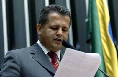 Deputados pedem vista de projeto relatado por Valtenir Pereira